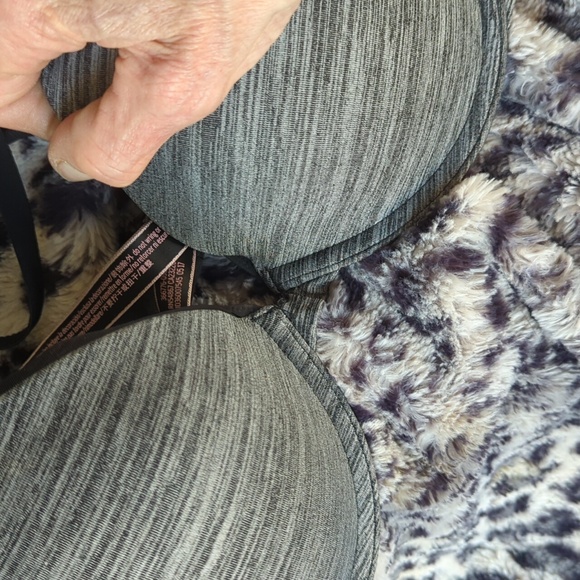 Victoria's Secret Padded Plunge Bra in size 34DD - Picture 5 of 9